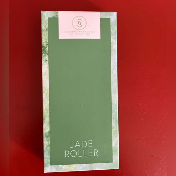Sherrie Matthew’s Acupuncture Jade Stone Roller New in box. Smoke & pet freehome - Picture 3 of 6